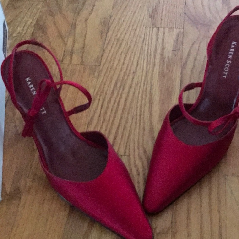 Karen Scott, 7 1/2, red Vista satin, Beautiful shoe. Worn once